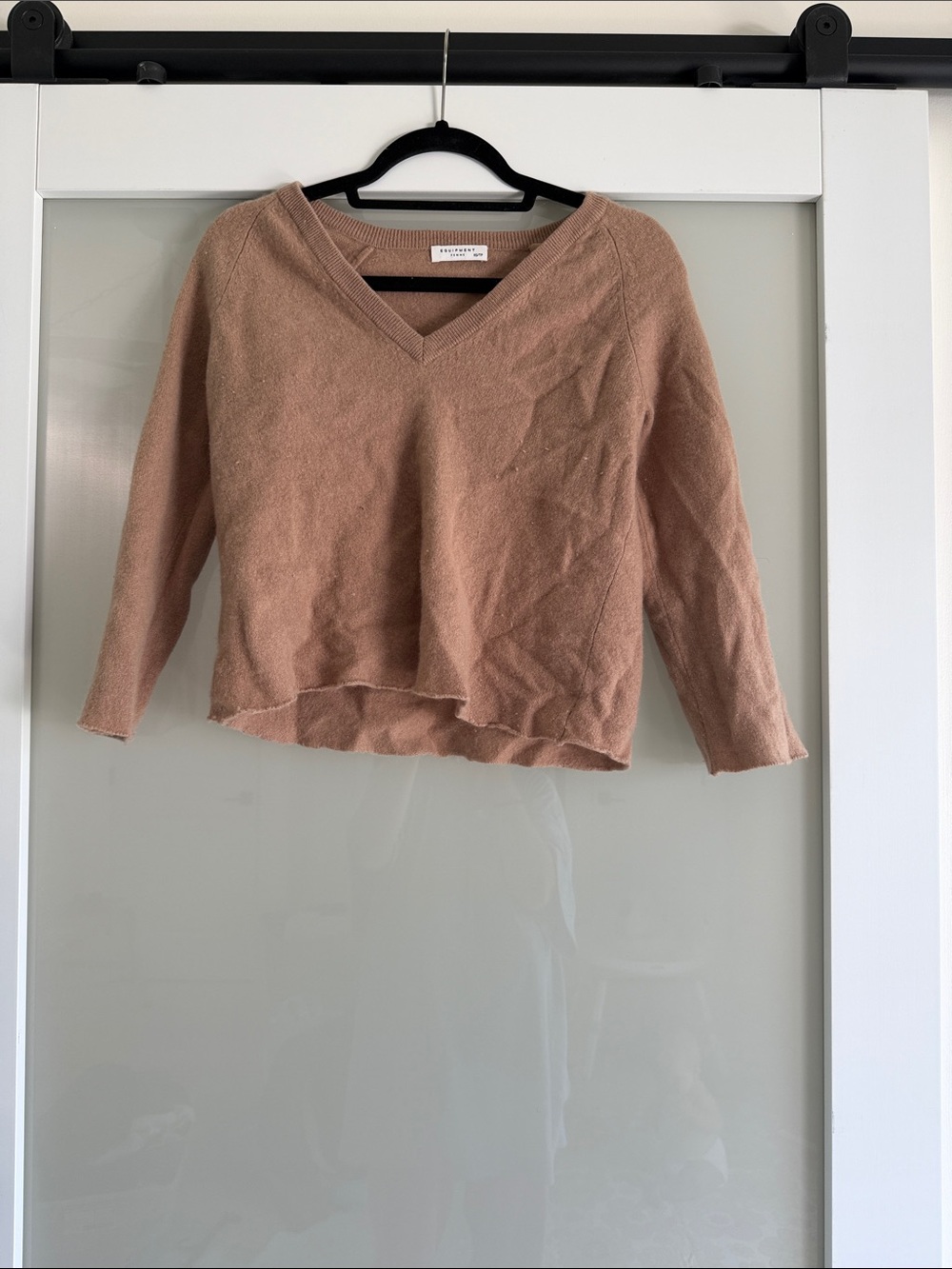 Equipment Femme V‑Neck Cropped Sweater in Dusty tan